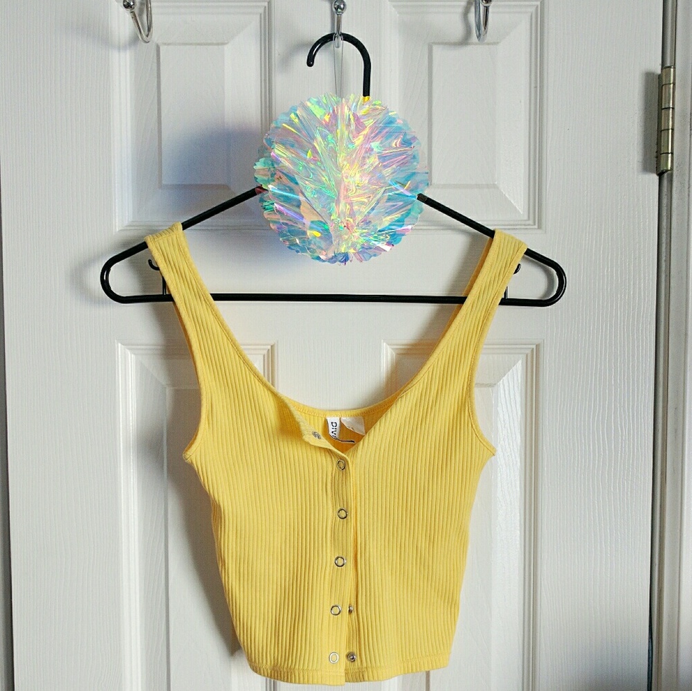 Light yellow fitted crop top button down xs